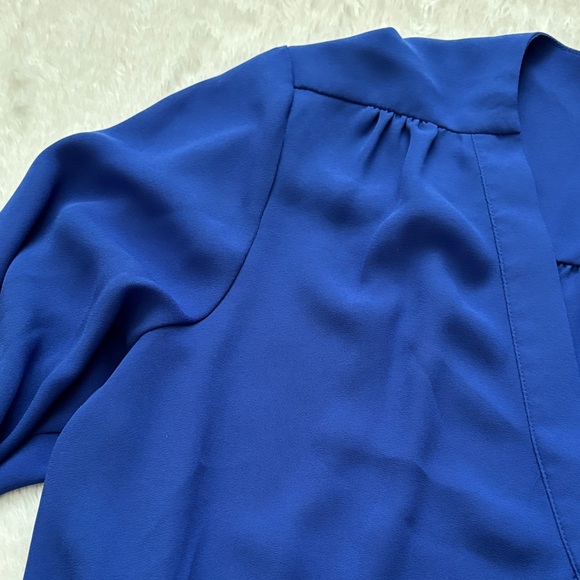 Beautiful Bright Blue Women's Top from Chaus. Beautiful for date night or work - Picture 3 of 8